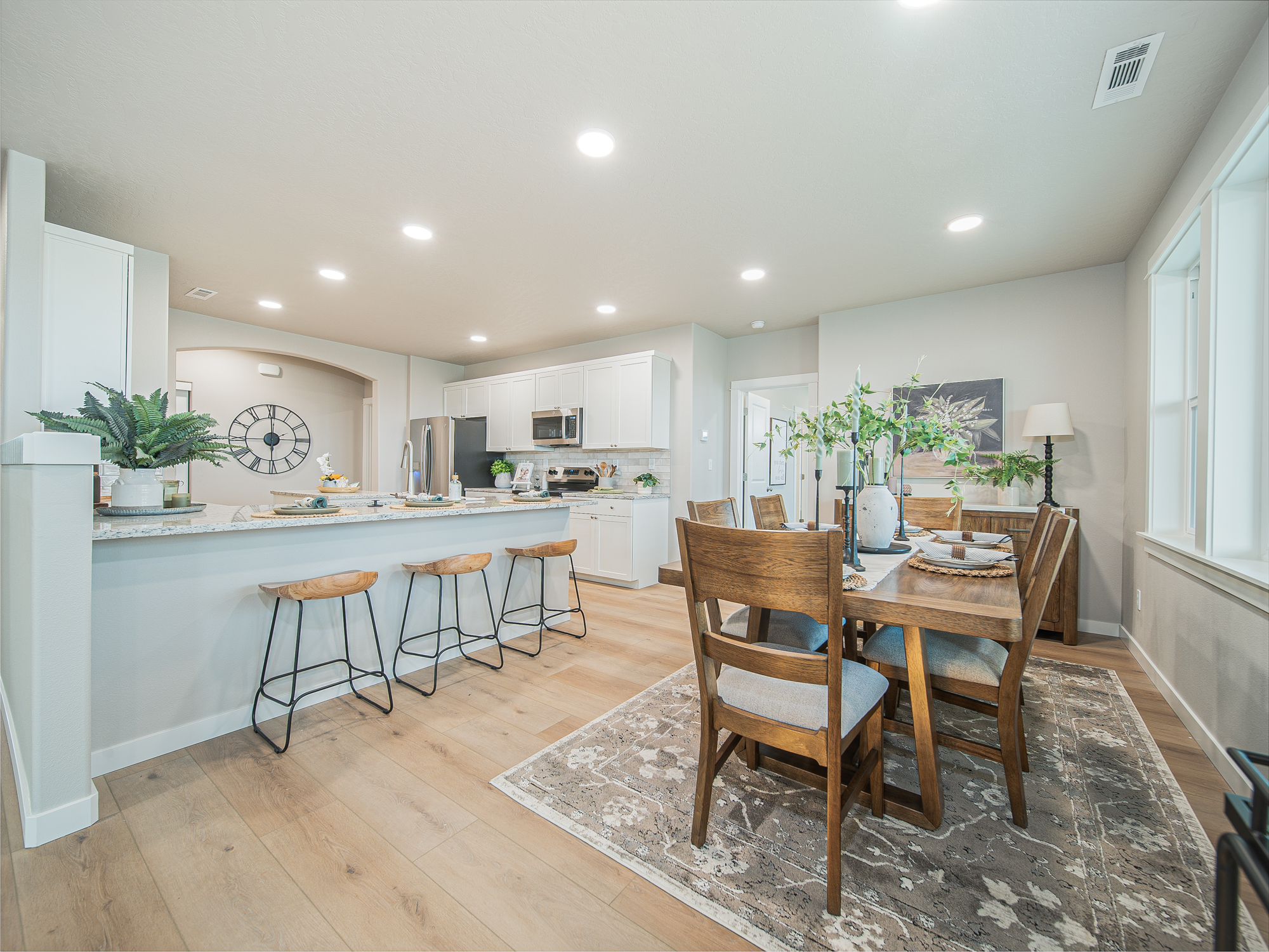 Simple Ways to Keep Your Home Sparkling This Holiday Season